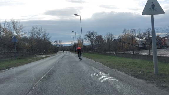 Predbiehanie cyklistov: Povinný odstup 1,5 či 1 meter posunuli poslanci do druhého čítania