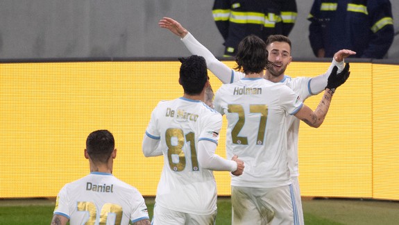 VIDEO: V šlágri futbalovej Fortuna ligy zdolal vedúci Slovan druhú Dunajskú Stredu 2:0