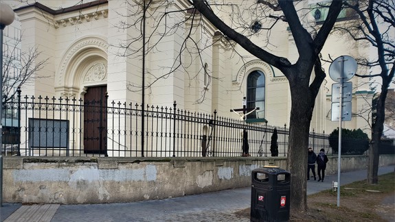 Chodcom ani cyklistom už nebude prekážať: Novinový stánok vedľa Blumentálu je minulosťou