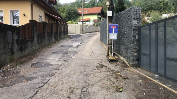 V Dúbravke je dočasne neprejazdná ulica Kajerka, podmyli ju dažde