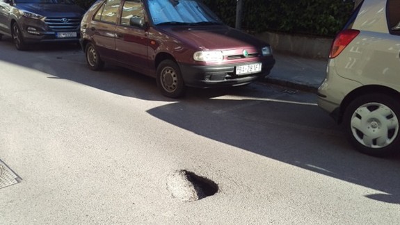 Na Šoltésovej sa prepadáva asfaltka