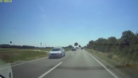 VIDEO Zatvorené obchody: Nakupujúci húfne vyrazili do Rakúska