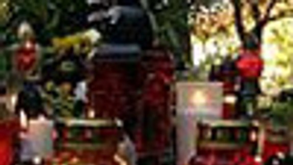 Pochovali obete streľby v Devínskej Novej Vsi