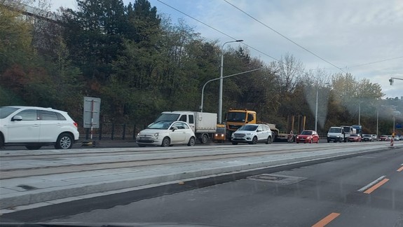 Zúfalí vodiči: Kolóny na Botanickej sú väčšie ako počas rekonštrukcie električkovej radiály