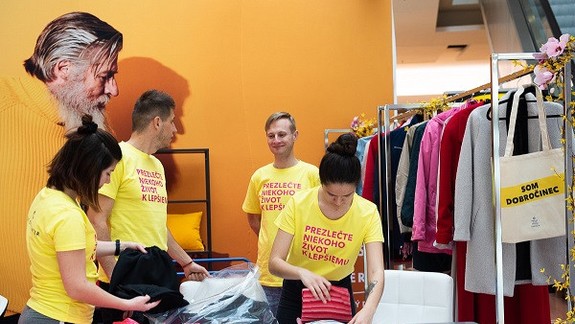 Viac ako 6 ton oblečenia pre dobrú vec