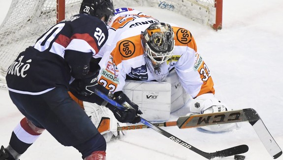 Slovenský hokejista Minárik prestúpil zo Slovana do Karlových Varov: Čo si o tom myslí?