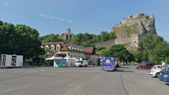 Starožitnosti či kuriozity: Na parkovisku pod hradom Devín sa v sobotu koná bazár