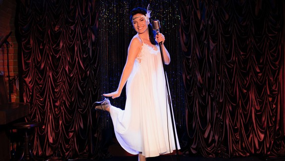 ADVENTNÝ ROZHOVOR č.8: Herečka Lucia Siposová účinkuje vo vianočnom klipe, aký by mal úspech aj v Moulin Rouge