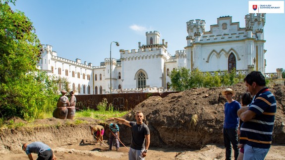 Archeologický výskum v areáli NKP Rusovce odhalil aj základy zbúraného kaštieľa
