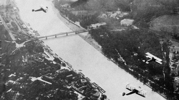 FOTO: Letecké zábery na starú Bratislavu vzbudzujú nostalgiu, údiv, ale aj rozpaky...