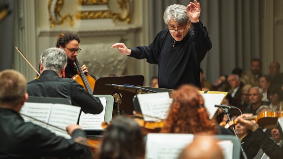 Pre milovníkov vážnej hudby: Koncerty v Slovenskej filharmónii pokračujú pod taktovkou Petra Breinera