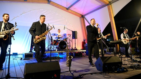 Festival proti násiliu spojí štyri v centre mesta podujatia oslavujúce Nežnú revolúciu