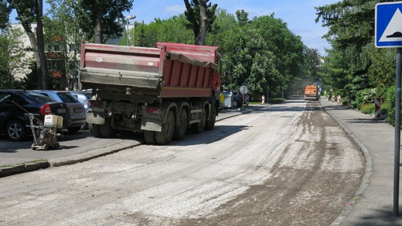 V Ružinove opäť opravujú povrchy ciest