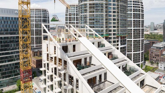 Výstavba rezidenčného projektu Metropolis napreduje, obe veže už dosiahli plnú výšku