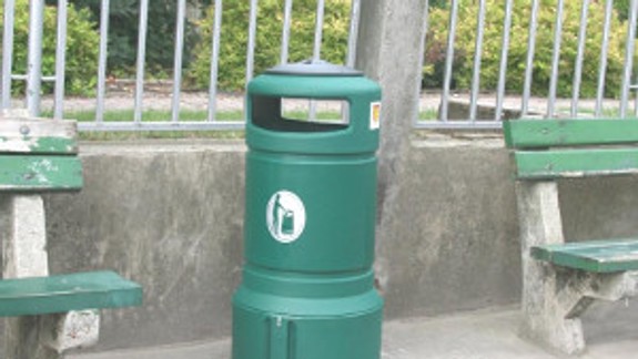 V Rači osadili nové koše aj s popolníkmi