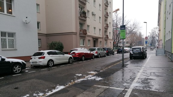 V Bratislave začala platiť nová parkovacia politika. Vyskúšali sme, ako zaplatíte parkovné