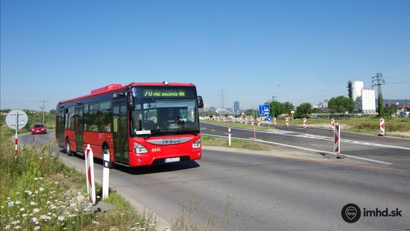 Konflikt v autobuse MHD: Mladík vytiahol nôž