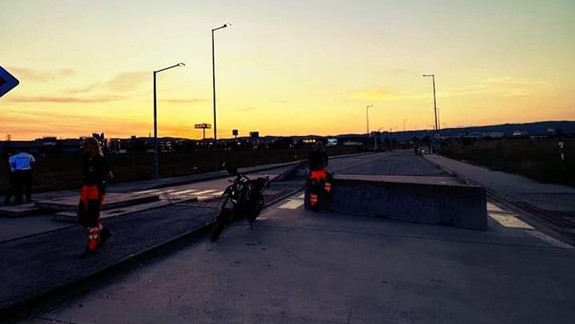 Tragická nehoda na Ivanskej ceste: Mladý vodič stratil kontrolu nad motorkou a spadol