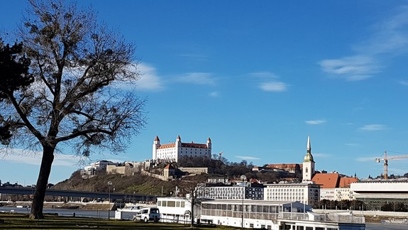 FOTO: Bratislava sa dnes teší z teplého, priam až jarného počasia. Ako to vidia meteorológovia?