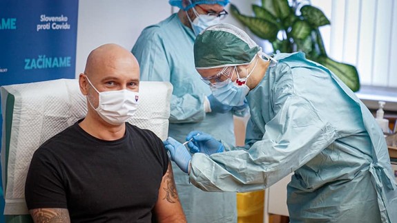 Minister Gröhling: Opätovne spúšťame očkovanie zamestnancov škôl