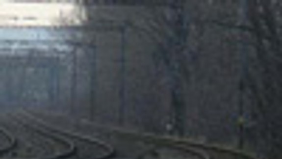 Pri Jarovciach sa zrazilo osobné auto s vlakom