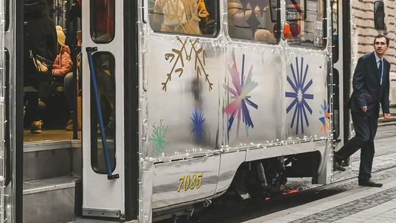 FOTO: Videli ste už tohtoročné vianočné električky?