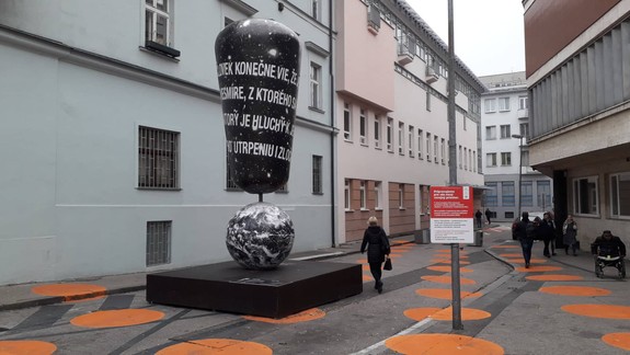 Neuveriteľný vandalizmus: Umelecké dielo vydržalo na ulici nepoškodené iba tri dni!