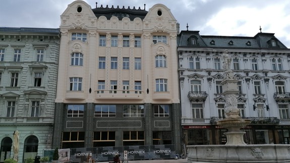 Zisťovali sme: Ako napreduje rekonštrukcia vyhorenej budovy na Hlavnom námestí?