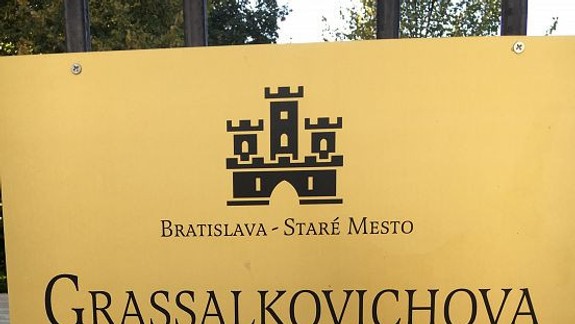 Využite posledné chvíle na oddych v meste: Otváracie hodiny v Grassalkovičovej záhrade sú predĺžené ešte tento mesiac