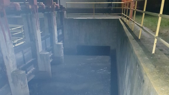 Hroziaca ekologická katastrofa: V Bratislave vylial niekto do kanalizácie veľké množstvo ropných látok