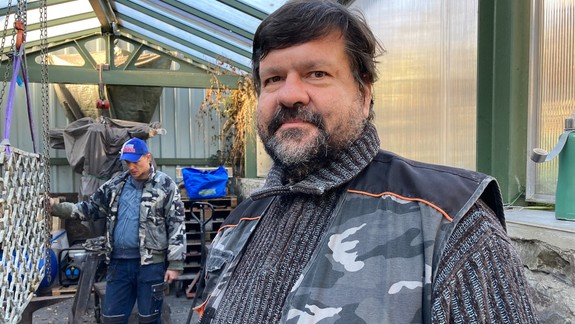 VIDEO Doma má skvost z 18. storočia: Nazreli sme do dielne umelca, ktorý reštauroval sochu vojaka na Slavíne