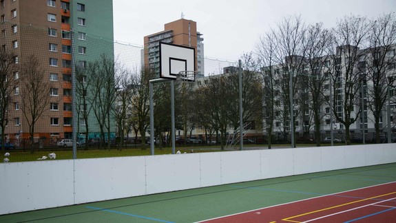 FOTO: Petržalka má ďalšie multifunkčné ihrisko - tentoraz na ZŠ Lachova. Bude ho môcť využívať aj verejnosť?