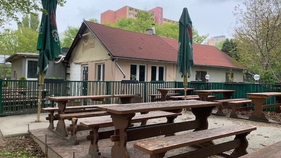 Z krčmy v areáli základnej školy budú šatne pre futbalistov