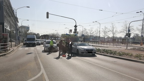 Nehoda: Pri Moste SNP zrazilo auto chodkyňu