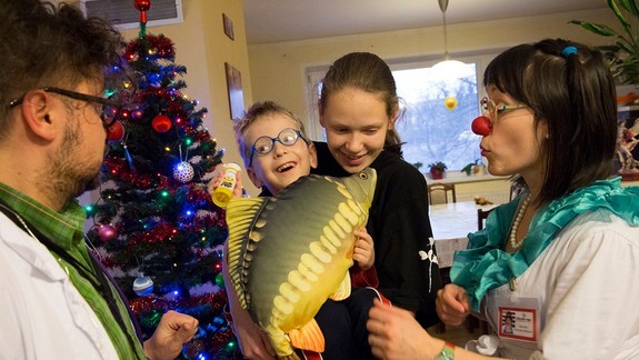 Vianočnú náladu do nemocníc pomôžu priniesť zdravotní klauni