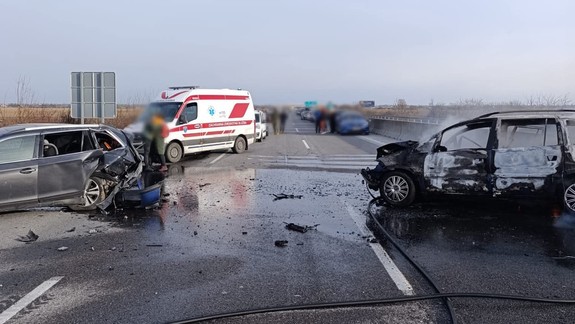 Nehoda na diaľnici D1: Pred križovatkou Blatné sa zrazili dve autá