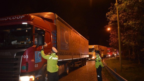 Kamionisti smerujúci do Maďarska môžu v Bratislave spôsobiť dopravný kolaps