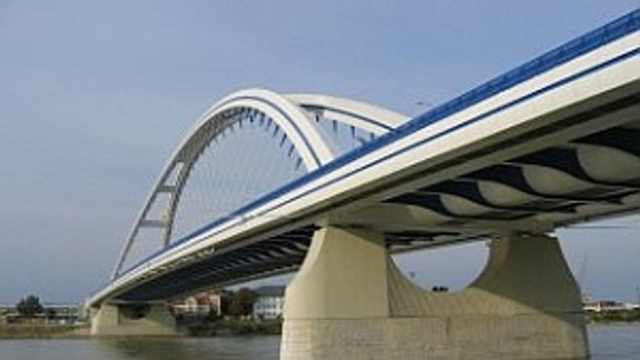 Z Mosta Apollo zmizla bronzová pamätná tabuľa