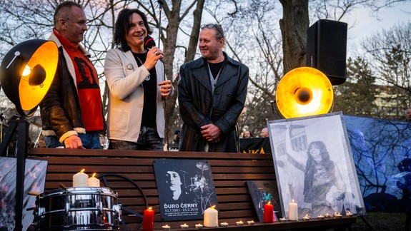 Na lavičke na "Račku" pribudla pamätná tabuľa venovaná Ďurovi Černému, od jeho smrti uplynulo 10 rokov