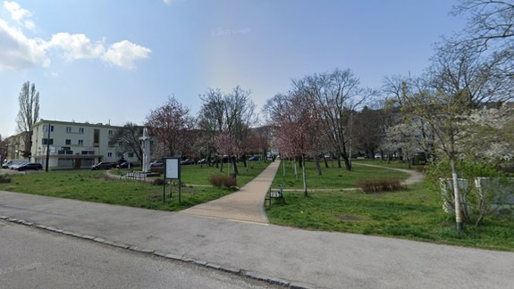 V parku pri námestí Biely kríž objavili telo mŕtveho muža