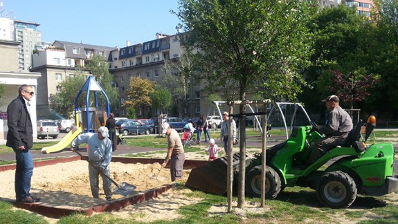 Menia piesok na detských ihriskách