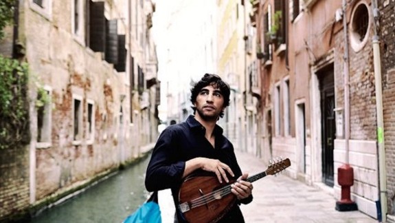 Na Slovensko zavíta po prvý raz svetoznámy mandolinista Avi Avital