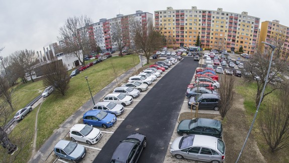 Ako bude prebiehať zavedenie parkovacej politiky v Petržalke?