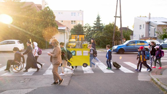 Vyše 150 detí z Rače dnes išlo do školy Peším školským autobusom, pri ZŠ Tbiliská pribudnú prvé dopravné vylepšenia