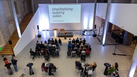 Charitatívny aukčný salón sa blíži: Kúpou umeleckého diela opäť pomôžete rodinám v núdzi