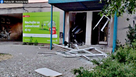 V noci boli na Slovensku vytrhnuté tri bankomaty na troch rôznych miestach - polícia hovorí o mafii!