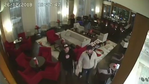 VIDEO: Únos muža priamo v centre Bratislavy? Polícia žiada ľudí o pomoc