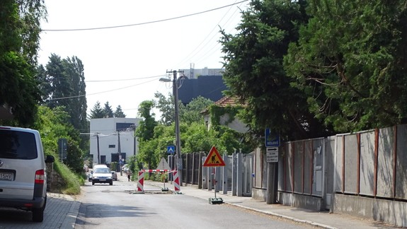 V Karlovej Vsi využijú leto na masívne opravy chodníkov