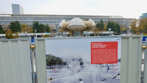 Na Námestí slobody sa začína proces obnovy fontány Družba