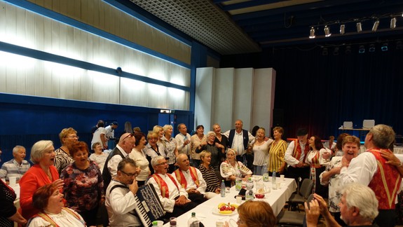 Aj folklórny súbor Radosť rozdával radosť na festivale seniorských speváckych zborov v Dúbravke